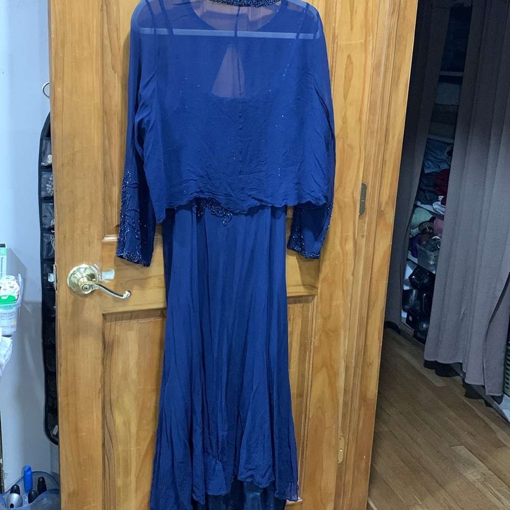 Dress - Picture 4 of 10